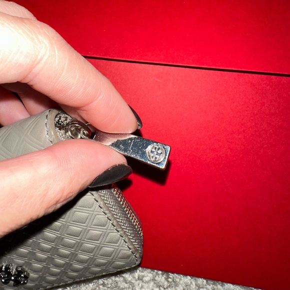 Tory Burch Coin Purse Wallet. Great Condition. - Picture 3 of 5